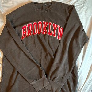 Women’s long sleeve crewneck